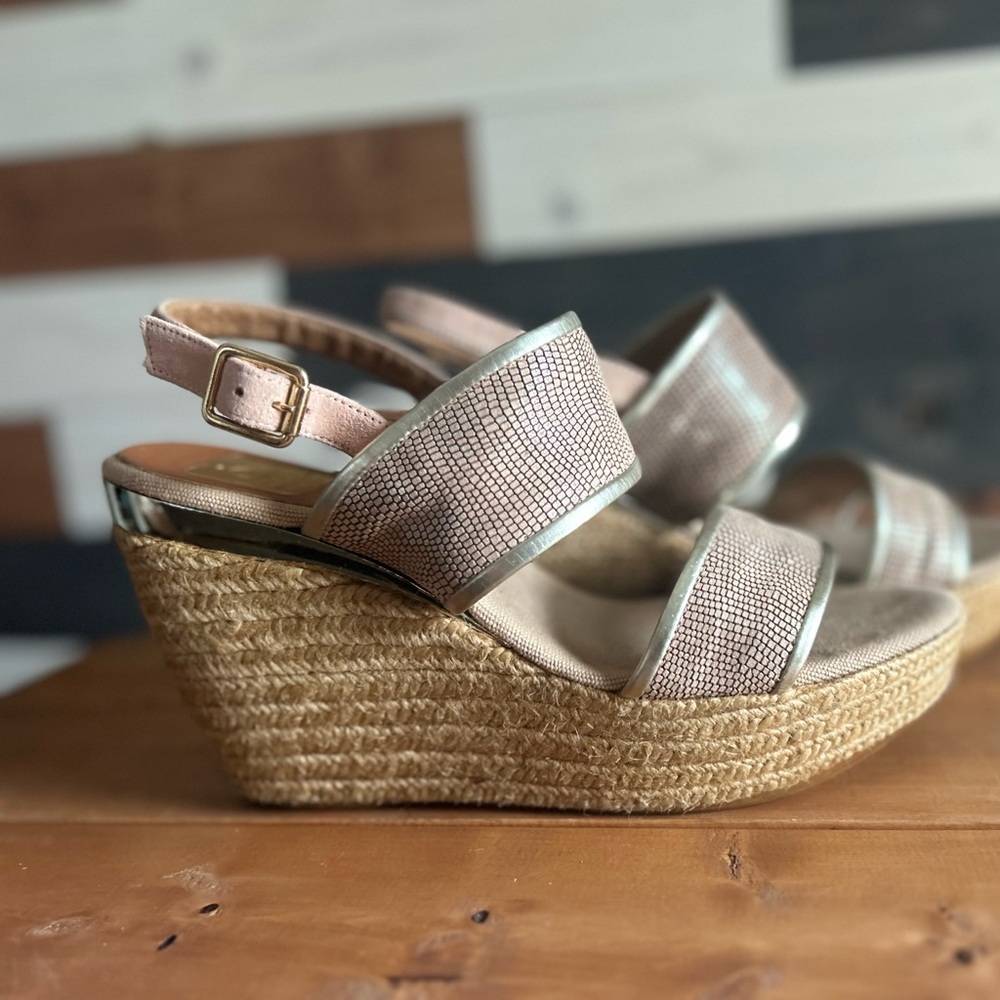 Kanna wedged espadrille sandals size 8